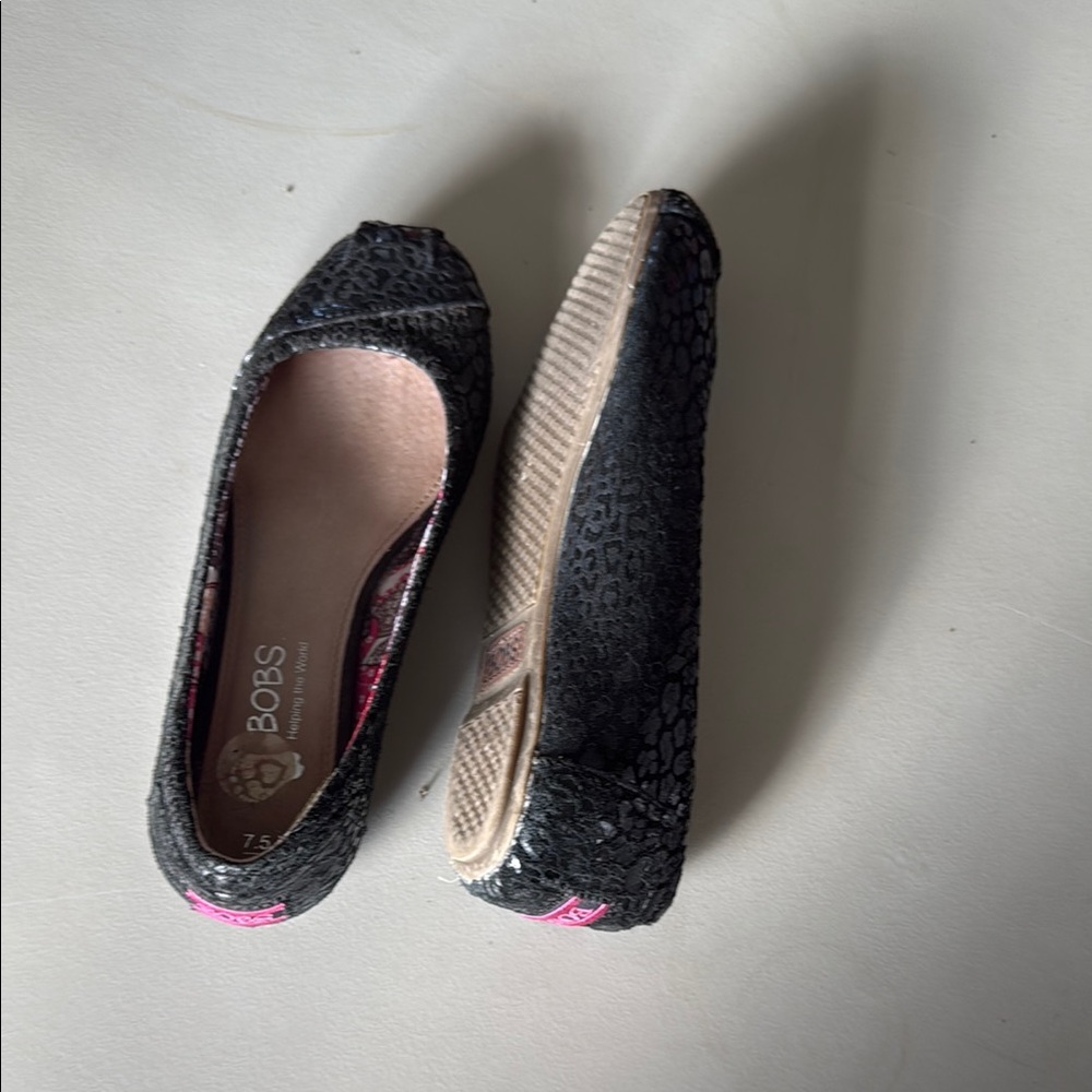Skechers Women's shiny Black and Pink Flats